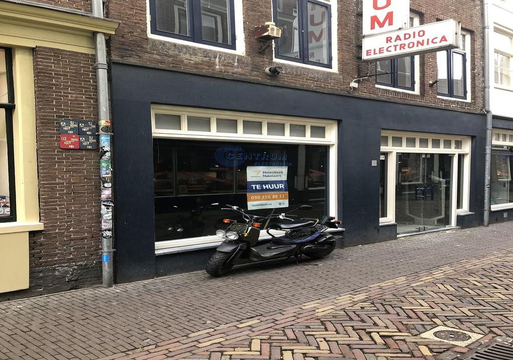 Kenmerken Omgevingsfactoren De Vinkenburgstraat is een smalle winkelstraat gelegen in het hart van het centrum van Utrecht.