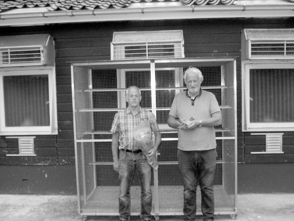 Comb. Hartog, Laren, wint St.-Vincent in Fondunie 2000 In de jaren 90 begon ik als schrijver over de duivensport bij De Fondkrant.