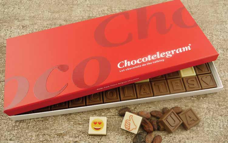Chocotelegram Luxe geschenkdoos extra groot Iets belangrijks te vertellen? Doe het in chocolade. Deze luxe rode geschenkdoos kan drie tot zelfs vijf rijen van 12 chocolade karakters bevatten.