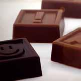CTCAL21 Chocotelegram 21 (200 gram; 3 rijen van 7 karakters) Let chocolate do the talking; 21 blokjes vormen iedere gewenste tekst.