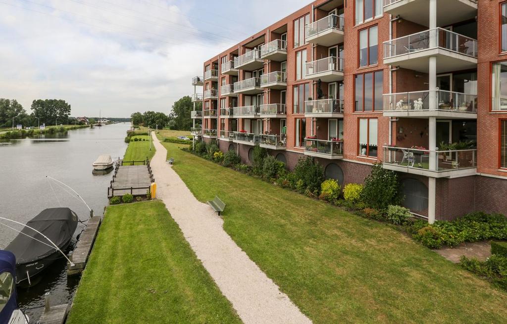 Klipperdijk 51 te Lisse Fantastisch gelegen 3-kamer-appartement op de 4e (tevens hoogste)