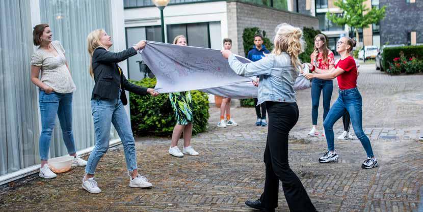 PRAKTISCHE TOOLS omgaan met de dynamiek van de tienerclub Een tienerclub is een dynamisch geheel.