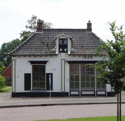 7) en de landbouwschuur (nr. 4). 4. Keer terug naar het dorpshuis en ga naar de Middendijk. Sla rechtsaf. 5. Kort nadat u de bebouwde kom verlaten heeft, vindt u nr. 31 aan uw rechterhand.