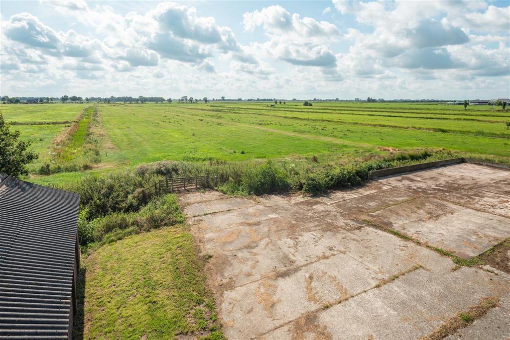 Gordijnrails Gordijnen Vitrages Rolgordijnen Losse horren/ rolhorren Vloerdecoratie, te weten: Vloerbedekking Parketvloer/ laminaat Plavuizen Warmwatervoorziening, te weten: (Huur) boiler + closein