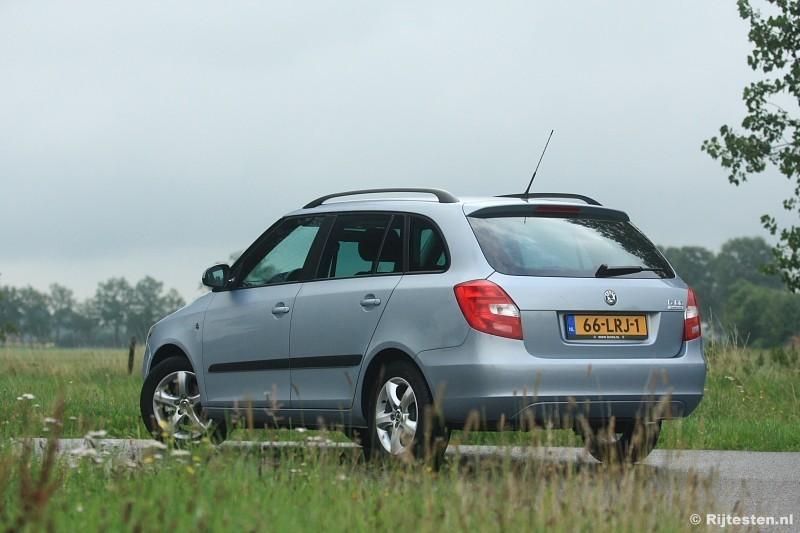 Fiscaal aantrekkelijk Termen als geen BPM, geen wegenbelasting, een verbruik van 1 op 30 en slechts veertien procent bijtelling klinken de automobilist als muziek in de oren.