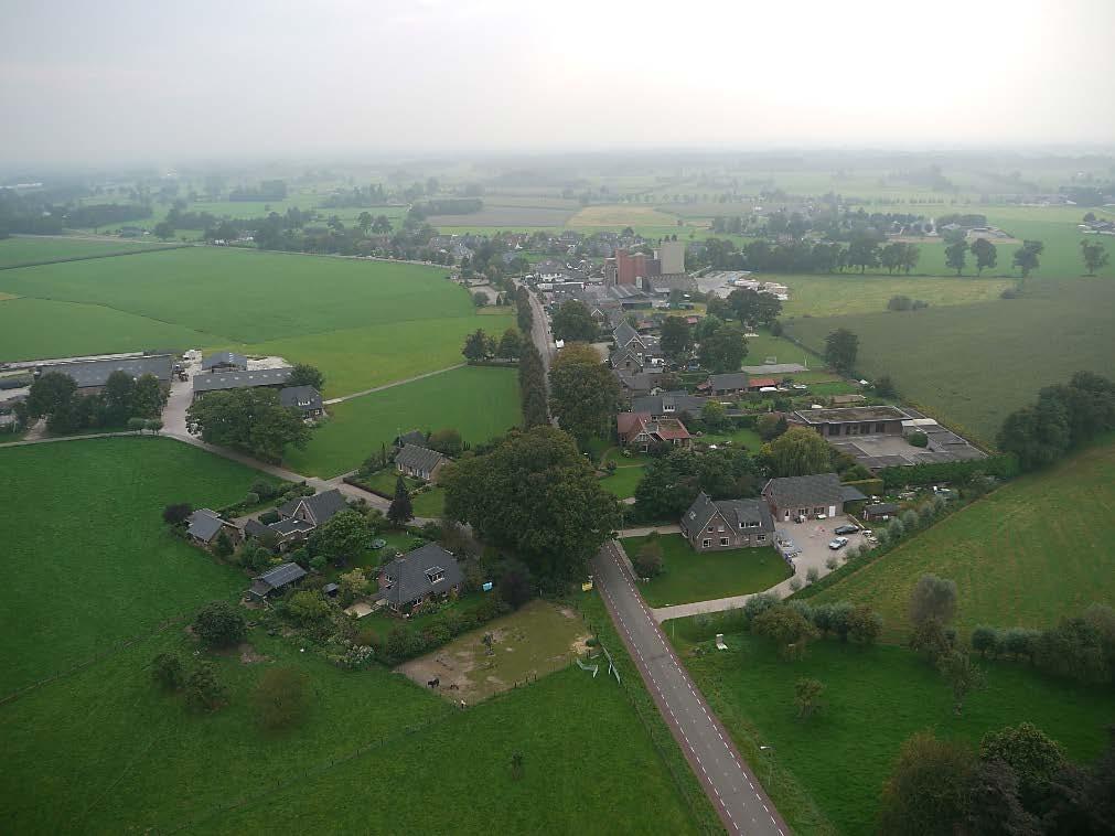 De kern van WilpAchterhoek heeft officiële blauwe plaatsnaamborden (komborden) en is dus een 'bebouwde kom' (met 50 kmzone). Onder het dorp WilpAchterhoek valt een klein deel van buurtschap De Kar.