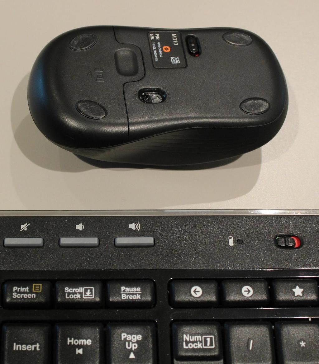 ACCESOIRES Draadloos toetsenbord en draadloze muis