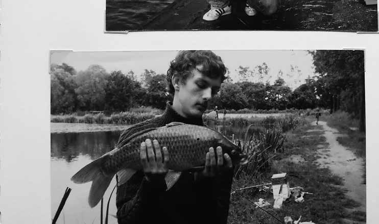 Foto 1: Al jong veel aandacht voor zijn gevangen vis karpers, vooral ouderlijnen (Foto 2). F1 hybriden werden en worden het meest in onderzoek gebruikt.