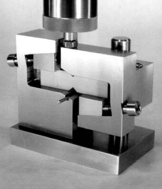 Testing Figure 66: Fixture for the in-plane-shear test (source: [4]) 7-2.