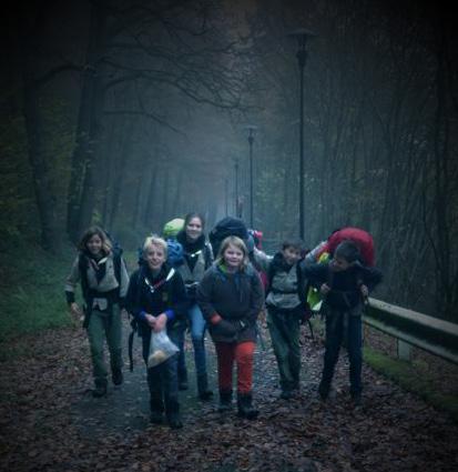 Verdwaalt na cross-country. Mistige dam aan Gileppe. ETEN! Om 20u00 gaan slapen hoewel het wel 23u00 leek. Aankomst Eupen, ETEN! Oh ja, niet te vergeten, ETEN!