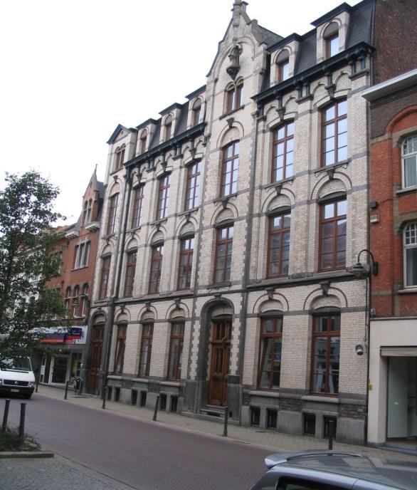 Aanvankelijk richtten de Zusters zich in Dendermonde vooral naar de opvang en zorg van oudere vrouwen. Later waren ze ook actief in de Burgerlijke Godshuizen in Dendermonde.