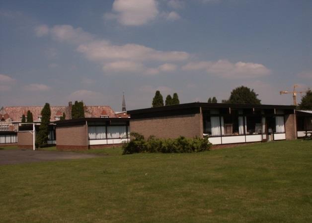 Werktherapie in 1967 Huidige gebouwen Emmaüs als daghospitaal, in gebruik sinds 2003 In 1968, begon men aan de bouw van