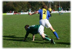 Deze beslissing veroorzaakte nogal wat protest en ook Edwin mocht de gele prent ontvangen. De penalty werd onberispelijk ingeschoten door Jos van der Burg: 1-3.