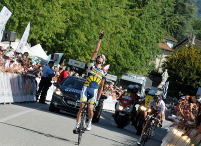 profoverwinning behaalde. De eerste zegebloemen sinds zijn comeback een zevental maanden geleden. Wout Poels: Dit is een hele mooie overwinning.