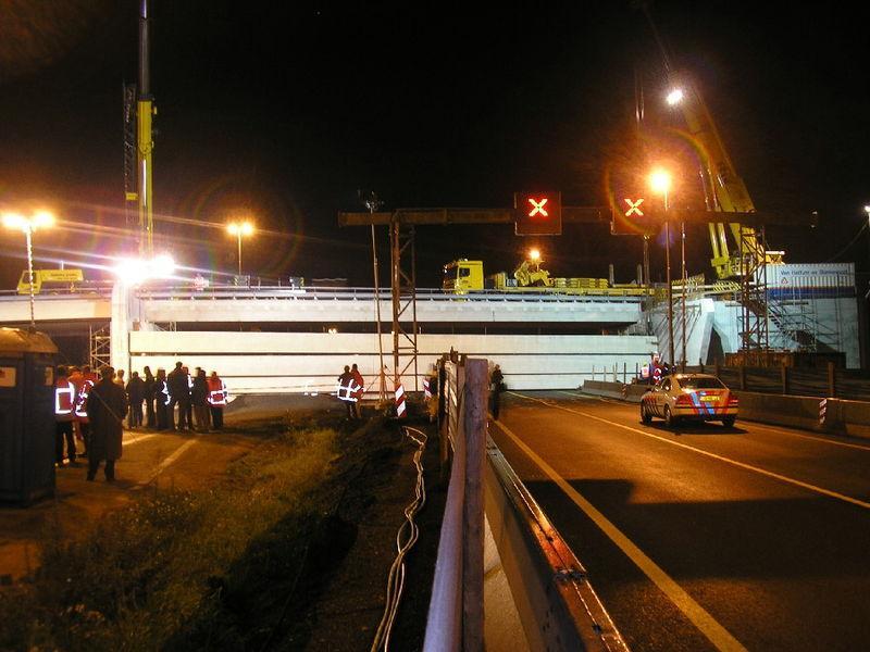 In deze gevoeligheidsanalyse wordt een indicatie gegeven van het effect van het niet standzeker zijn van van de Diefdijk op de berekende overstromingsrisico s van dijkringgebied 16 en dijkringgebied