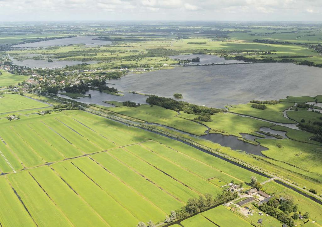 Meren Naast de beken, sloten en kanalen liggen er in Nederland ook veel meren.