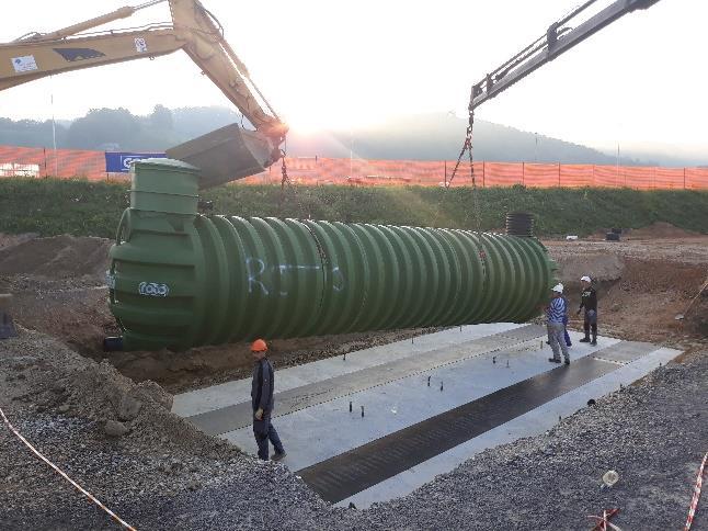 VÓÓR DE INSTALLATIE Voorafgaande aan de installatie moeten de samenstelling en eigenschappen van de grond worden gecontroleerd. De bodem van de bouwput moet zijn verhard/versterkt en gestabiliseerd.