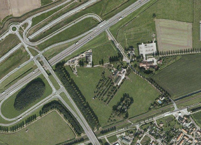 Legenda = Gewone dwergvleermuis = Ruige dwergvleermuis Figuur 4. Foerageerplaatsen van vleermuizen in de voorherfst ter plaatste van en direct rond het plangebied Voorstraat te Echteld. 5.