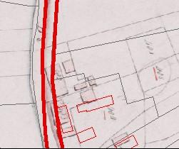 Fig. 6a Plangebied deel 1 geprojecteerd op de kadastrale minuutplan uit circa 1830. In rood de huidige bebouwing. De verdwenen gebouwen langs de weg bij Pallande 9 zijn met een zwarte pijl aangegeven.