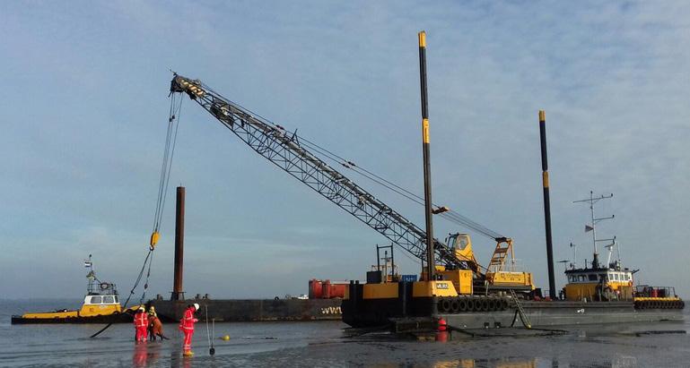 RUIMEN 50 KV KABELS IN DE WESTERSCHELDE > Tussen Bakendorp en de Eendragtspolder lagen twee hoogspanningskabels die de stroomvoorziening voor Zeeuws-Vlaanderen verzorgden.