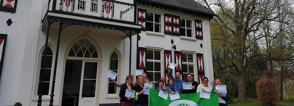 De begeleider helpt jullie in het proces naar de Groene Vlag. Hiertoe zijn begeleiders door Eco-Schools Nederland bevoegd en getraind.
