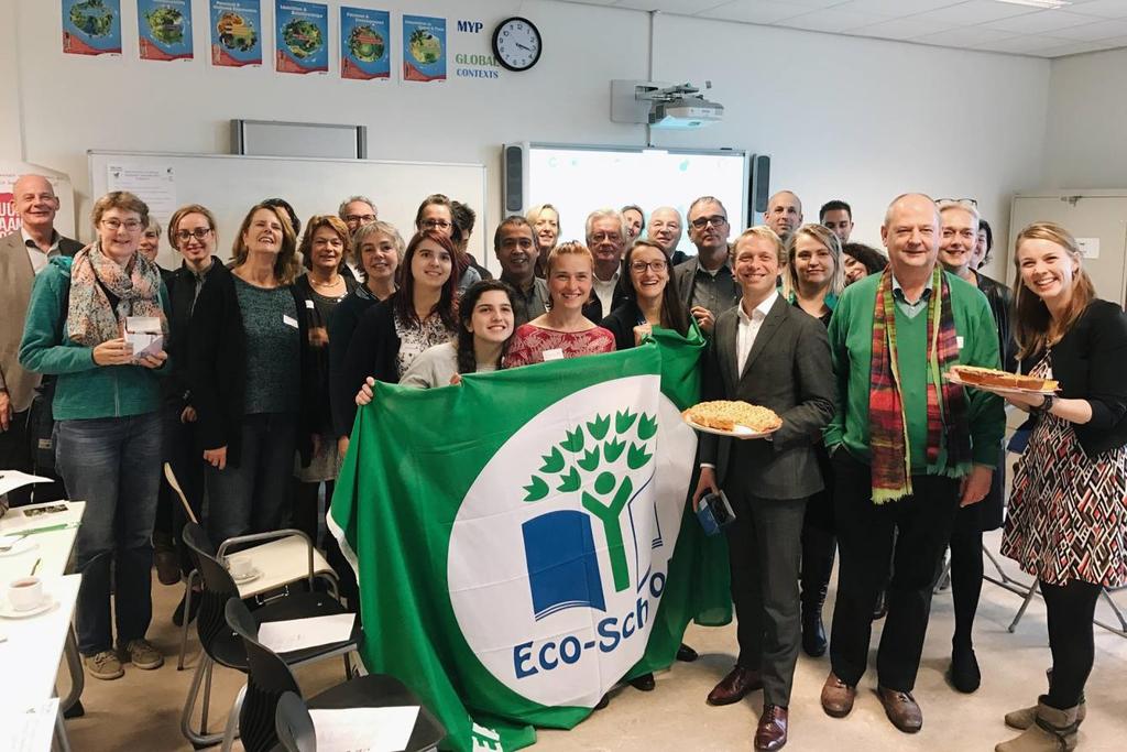 6. AANMELDING Om te starten met Eco-Schools, kan je de school inschrijven middels een aanmeldformulier dat digitaal wordt verstrekt en ook via de website te downloaden is. Zie www.eco-schools.