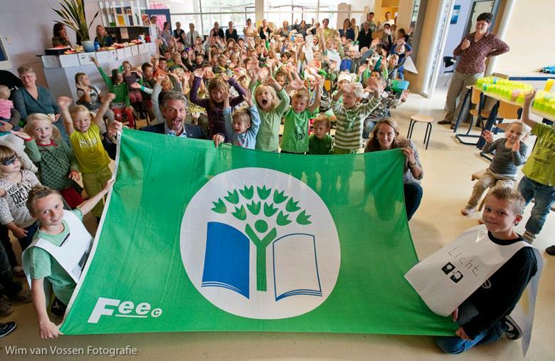 8. NA DE EERSTE GROENE VLAG De buit is binnen: de eerste Groene Vlag is behaald! Jullie kunnen met trots vertellen dat jullie een echte duurzame school zijn.