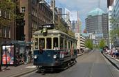 Zij reizen met de blauwe trams van de NZH.