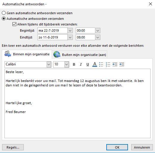 Om je afwezigheid in te stellen klik je in de menubalk op Bestand en daarna op Info. Klik dan op Automatische antwoorden (bij afwezigheid).