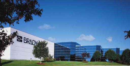 Brady Corporation Onze missie is het identificeren en beveiligen van mensen, producten en plaatsen OVER HET BEDRIJF Brady werd in 1914 opgericht in Eau Claire, Wisconsin, in de Verenigde Staten, als