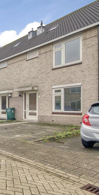 In Diemen-Noord gelegen, royale 4-kamer eengezinswoning met parkeerplaats voor de deur en een zonnige achtertuin op het westen! Onder de rook van Amsterdam ligt de gemeente Diemen.