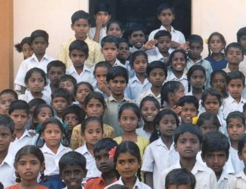 Rol van de projectuitvoerders in India Geven het geld uit aan bijvoorbeeld schoolboeken, - uniformen,