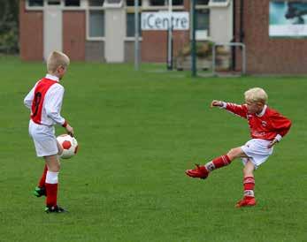 JO11-2 wint met dubbele cijfers Estria JO11-2 - Volkel JO11-2 (Stephan van Raay) Vandaag stond voor onze jongens de wedstrijd Volkel JO11-2 op het programma.