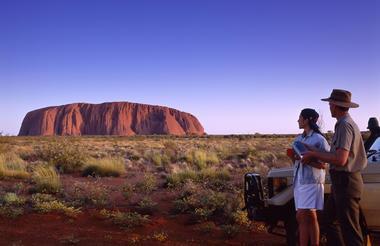 DAG 7 : ALICE SPRINGS 4 OKT 2020 HALFPENSION Transfer naar de luchthaven voor de binnenlandse vlucht naar Alice Springs. MELBOURNE ALICE SPRINGS 09u25 11u50 Welcome in the Outback.