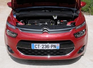 Specificaties Citroën C4 Picasso e-hdi 115 Intensive Maten en gewichten Lengte x breedte x hoogte Wielbasis 443 x 183 x 161 cm 279 cm Gewicht Aanhanger Aanhanger geremd 1.373 kg 685 kg 1.