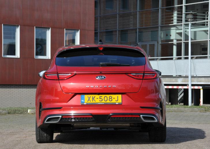 de Ceed hatchback en stationcar. Ook de instapmotor, de 1.0 liter driecilinder, is leverbaar op deze bijzondere variant. Voor de testrit is echter gekozen voor de 1.