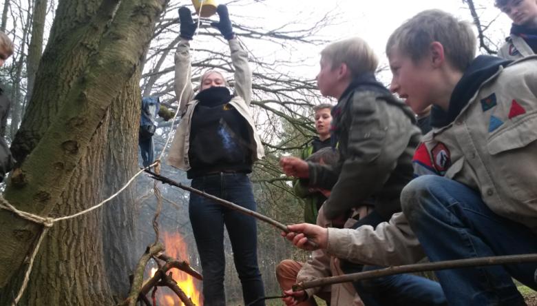 De kortste maand van het jaar heeft echter enkele leuke activiteiten meegebracht: de leidingwissel bleek opnieuw een succesverhaal en ook ons lokaal, of wat er voor moet doorgaan ( ), kreeg op