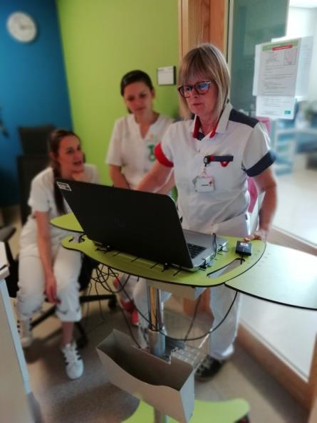 Op deze afdeling in AZ Sint-Lucas werkt men met het nieuwe elektronisch verpleegkundig dossier Orbis.