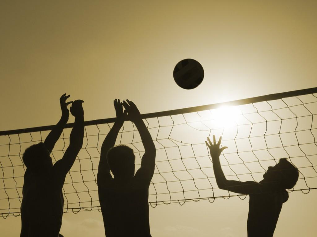 Beste Sportvrienden Het bestuur + de activiteiten commissie van voetbalvereniging Buinerveen is van plan om 12 juni weer de jaarlijks (straten, familie, vrienden) volleybal toernooi te organiseren op