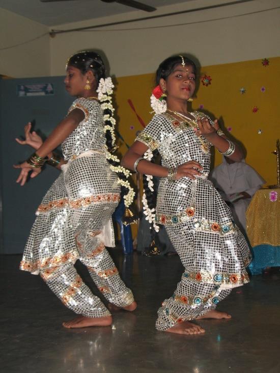 Een dagje Chennai en daarna als laatste project een bezoek aan Jolarpet, waar na de verbetering van de wasgelegenheid en de afvoeren daarvan, een toiletgebouw is gebouwd voor de meisjes van het