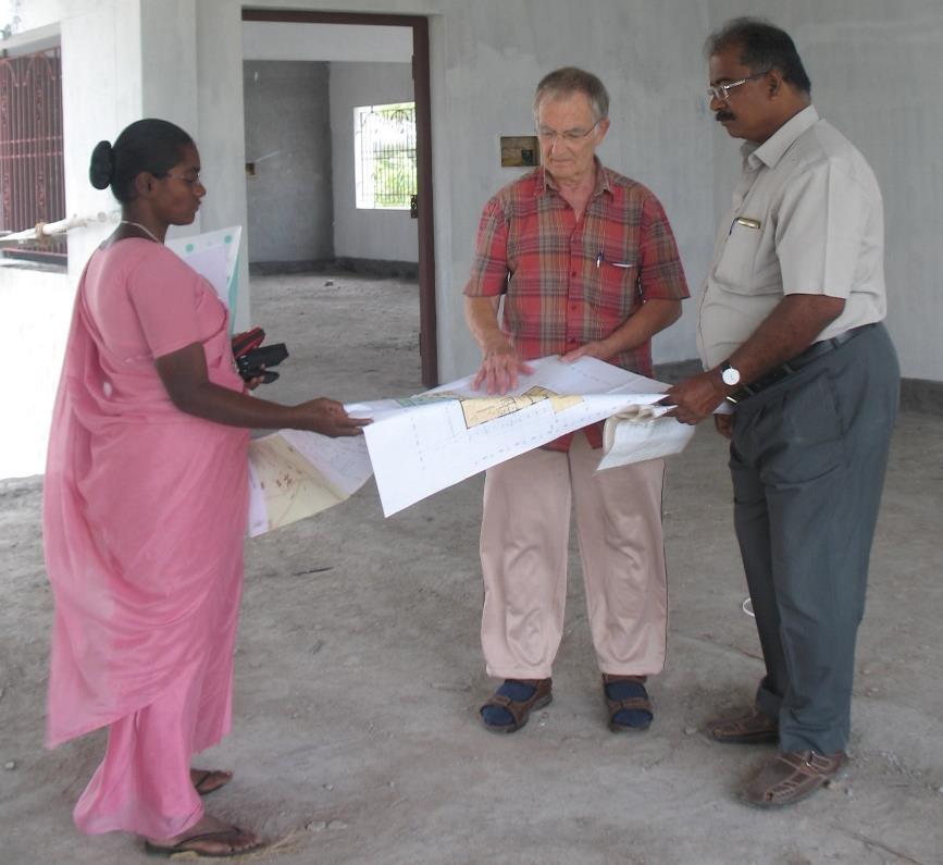 Terug in Chennai is het belangrijkste om overeenstemming te bereiken met de aannemer, die het toiletgebouw in Perambalur moet gaan bouwen. Dat lukt en de overeenkomst wordt getekend door sr.