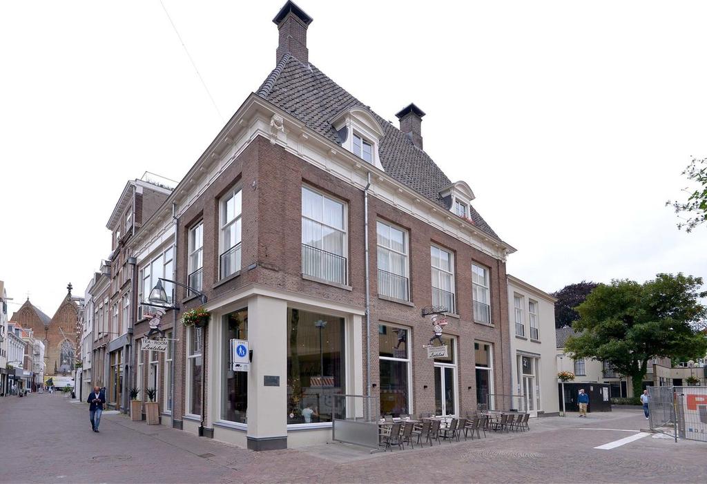 Omschrijving Object/ligging Stromarkt 16 te Deventer Casco winkelruimte gelegen aan de Stromarkt in het karakteristieke stadscentrum van Deventer. De winkelruimte heeft een totale oppervlakte van ca.