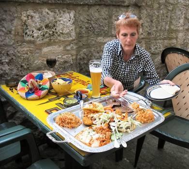 Daarna gaan we eten bij de Mexicaan. Zondag 7 mei Rothenburg - Heel camper Om half 10 starten we de camper en rijden richting huis. We hebben in tegenstelling tot de heenweg geen enkele file.