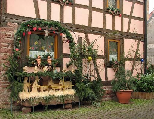 Onderweg zien we iedere keer weer leuke kersttaferelen, zoals hier in Kreuzwertheim en zoals hier in Hasloch.
