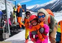 kinderski Vanaf 4 jaar ( 2015) kunnen de kinderen aansluiten in de skiklasjes, begeleid door Nederlandstalige JOSK monitoren. Er wordt 4 uur per dag skiles gegeven in groepjes van max.