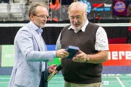 Onderscheidingen Bondsbestuur 2018 In 2018 zijn onderscheidingen uitgereikt aan de volgende personen: Erepenning in brons van Badminton Nederland voor bijzondere verdiensten op verenigingsniveau: