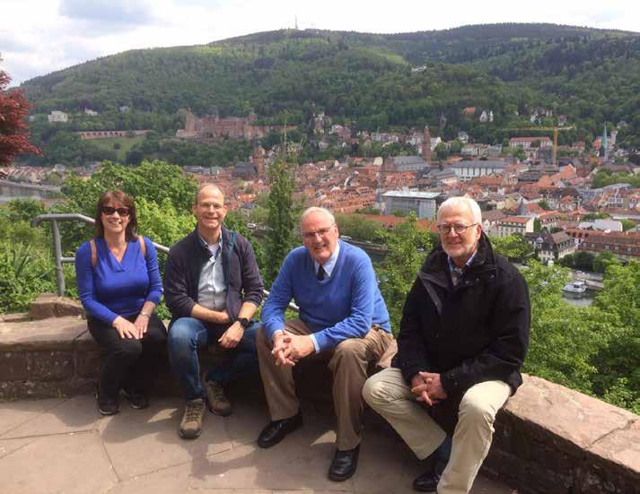 Van links naar rechts; mw Jacobs, dhr Kemna, dhr Kreeftenberg, dhr van Deursen. Zicht op Heidelberg vanaf het filosofenpad. dr. Herman Kreeftenberg, internist dr. Cees van Deursen, internist dr.