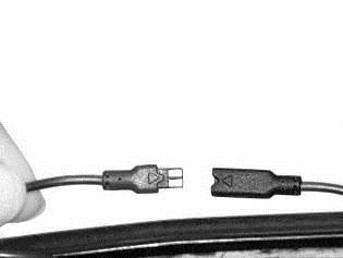 Fig. 44 Fig. 45 4.4. Herpositionering van de bekleding Passeer de kabel mini USB in de klemring van de comfortkap.