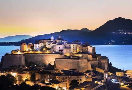 ten noorden van Bastia. Het is het meest noordelijke dorp van Corsica.