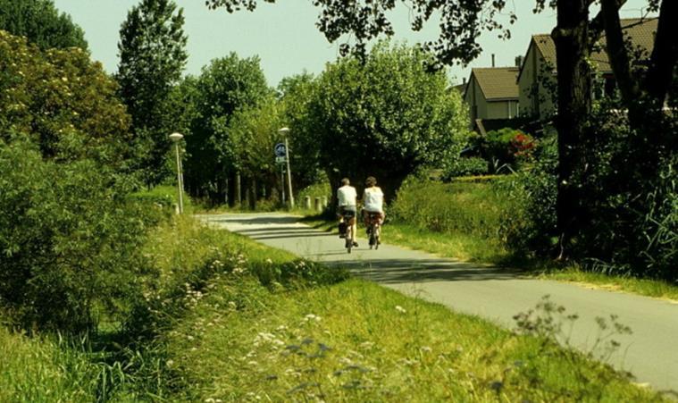 Werkgroep natuur-inclusief bouwen Bianca Put-Van der Voorn medewerker Vastgoedbedrijf Universiteit Leiden; Voorzitter werkgroep natuur-inclusief bouwen.